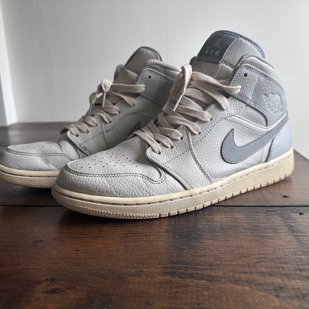 Nike Air Jordan 1 mid retro Light Gray Sneakers